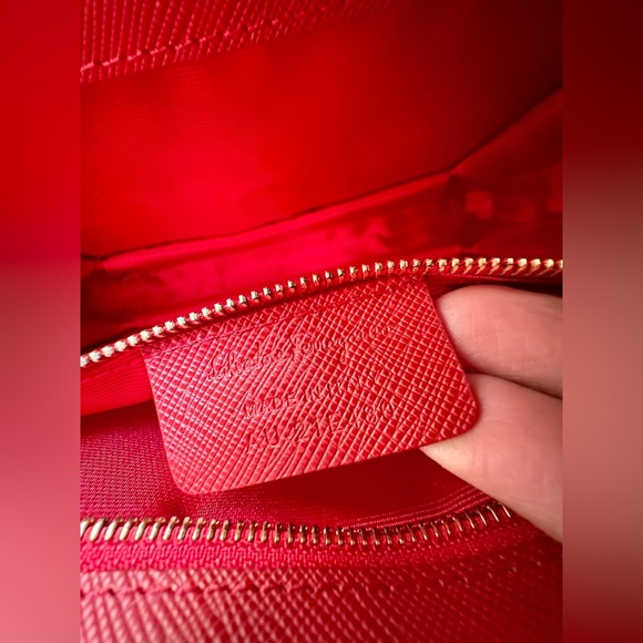 SALVATORE FERRAGAMO VERA SHOULDER BAG - Picture 9 of 10